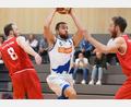 Bild: Büttner
Die Hamm Baskets Weiden unterlagen Eggolsheim klar mit 53:96. Lazslo Jahrsdörfer (Mitte) war mit 14 Punkten der beste Weidener Werfer.