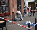 Bild: René Priebe/PR-Video /dpa
Die Spurensicherung arbeitet am Ort der Polizeikontrolle in Mannheim.