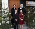 Bild: Evangelisches Pfarramt Neusorg/exb
Laura Hager und Elias Ernstberger feierten vergangenen Sonntag mit Pfarrer Andreas Kraft und Vikar Klaus Tillmann (hinten, von rechts) in Neusorg ihre Konfirmation.