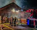 Archivbild: rw
Mehr als 150 Feuerwehrleute halfen im April 2021, den Vollbrand einer Zimmerei in Bad Neualbenreuth zu bekämpfen.