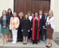 Bild: hme
Am 1. Mai gingen in Rothenstadt zehn junge Menschen zur Konfirmation. Religionspädagogin Gabi Mehlan (Vierte von links) und Pfarrerin Heidi Landgraf (Vierte von rechts) feierten mit ihnen den Gottesdienst.
