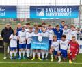 Bild: exb
Die Mannschaft des SV Raigering ist Bau-Pokal-Sieger, links Jugendspielleiter Willi Fritz.