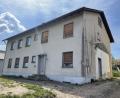 Bild: e
Das ehemalige Lehrerwohnhaus in Kemnath am Buchberg: Für seine Nachfolgenutzung lässt der Schnaittenbacher Stadtrat ein Konzept erstellen.