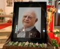 Bild: ck
Eine große Trauergemeinde nimmt am Dienstag in der Pfarrkirche St. Konrad in Weiden Abschied von Ernst Fischer.