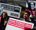 Archivbild: Gregor Fischer
Wie wichtig Pressefreiheit ist, machen hier demonstrierende Mitarbeiter und Aktivisten von „Reporter ohne Grenzen“ deutlich.