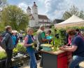 Bild: Völkl
Im Museumshof und auf dem Vorplatz deckten sich die Besucher mit Pflanzen, Deko für den Garten und landwirtschaftlichen Produkten ein.