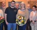 Bild: rgr
Für ihre fast 15-jährige Arbeit als Vorsitzende des Wirtschaftsvereins bedankte sich die Vorstandschaft bei Jutta Carrington-Conerly (Vierte von rechts). Andreas Jolltea (Dritter von links) ist der neue Vorsitzende.