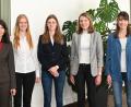 Bild: gf
Landgerichtspräsident Harald Riedl (links) hofft, dass seine jungen Richterinnen für längere Zeit am Landgericht Amberg tätig sein werden. Von links: Dr. Barbara Tutsch, Annika Scharl, Anna-Katharina Dangelmeyer, Simone Amrhein, Dr. Raphaela Ezold und die Richterrätin am Landgericht Amberg Dr. Claudia Arlt.