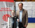 Bild: Musikschule Marktredwitz/exb
Akkordeonsolistin Karolin Rasp mit ihrem Lehrer, Musikschulleiter Erwin Jahreis.