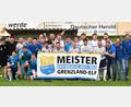 Bild: Büttner
Die Meistermannschaft des TSV Eslarn feierte nach dem 2:1-Sieg beim TSV Pleystein den Aufstieg in die Kreisliga.