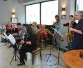 Bild: dob
Zum Abschluss des 15. Tango-Festivals durften die Zuhörer im Restaurant und Café "Friedrich" wunderbarer Tango-Musik lauschen. Susanne Hofmann (Zweite von rechts) leitete das Festival.
