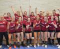 Bild: dob
Ausgelassen freuten sich die Volleyballerinnen des TV Vohenstrauß über den Titel in der Bezirksliga Nord und das Ticket für die Landesliga. Auf dem Bild (vorne von links) Trainer Bernhard Grosser, Alica Baier, Hannah Heimburger, Kathrin Kulzer, Teresa Troidl, Julia Singer, Janina Haberkorn, Julia Hösl, (hinten von links) Luisa Neuber, Katharina Rackl, Alexandra Beer, Sophia Töppel, Andrea Wildenauer, Julia Eger, und Klaudia Zietara.