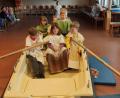 Bild: gz
Beim Bibeltag im katholischen Kindergarten haben sich die Kleinen als Jünger verkleidet.
