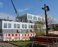 Bild: jr
Bereits im April wurden die Container mit einem Kran aufs Grundstück gehoben. Inzwischen läuft der Innenausbau.