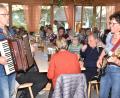 Bild: hcz
Ein volles Haus: Beim "Sparrer- Wirt". Musik: Barbara Dineiger und Bruno Hartwich.