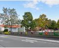 Archivbild: rha
Nach der Sanierung 2015 erstrahlen das Vilsecker Kindergarten-Gebäude und die Außenanlage in neuem Glanz. Nun wird hier am Samstag, 14. Mai, der 50. Geburtstag dieser katholischen Einrichtung gefeiert.