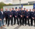 Bild: Rainer Hetz/exb
Die Führungsriege (von links) mit Feuerwehrreferent Martin Filchner, Kreisbrandrat Marco Saller, neuem Zweiten Kommandanten Marco Spranger, Kreisbrandmeister Thomas Weidner, neuem Kommandanten Dominik Lang, Kreisbrandinspektor Martin List, neuem Dritten Kommandanten Andreas Dagner, Bürgermeister Sebastian Dippold, scheidenden Kommandanten Michael Spranger, scheidendem Zweitem Kommandanten Marco Harrer und Zweitem Vorsitzendem der Feuerwehr Neustadt, Maximilian Schwarz.