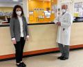 Bild: Felix Haas/exb
Jana Humrich wurde von Professor Heiko Graichen an der Asklepios Orthopädische Klinik Lindenlohe begrüßt.