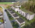 Bildmontage: R+K Projektbau I
Zehn Doppelhaushälften, zwei Einfamilienhäuser sowie zwei große Geschosswohnungsbauten sieht der Vorschlag von Herbert Klein an der Etzenrichter Straße/Ecke zum Burgstall vor.