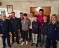 Bild: exb, FFW Neuzirkendorf
Sechs Jugendliche wurden bei der Jahreshauptversammlung der Feuerwehr Neuzirkendorf in die Wehr aufgenommen. Mit im Bild die Kommandanten Patrick Fischer und Thomas Gundl (links) sowie Jugendwart Katharina Gradl (rechts).