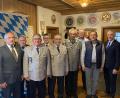Bild: Andreas Götz
Einen neuen Vorstand wählen die Freihunger Reservisten (von links): stellvertretender Landesvorsitzender Werner Gebhard, BSB-Bezirksvorsitzender Horst Embacher, Vorsitzender Norbert Bücherl, der auch mit der Ehrennadel in Silber ausgezeichnet wird, Kassenprüfer Manfred Rauscher, Zweiter Vorsitzender Gerhard Lindthaler, Kassier Klaus Paa, Bürgermeister Uwe König, Schriftführer Michael Wirth und Kreisvorsitzender Bertram Gebhard.