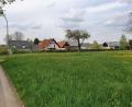 Bild: Lowak
Auf diesem freien Grundstück in Dietersdorf soll ein Spielplatz entstehen.