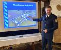 Bild: dob
Das Problem mit der Parkplatzsituation auf dem Autohof Waidhaus beschäftigt die Polizeibeamten zeitenweise 24 Stunden am Tag. Erster Polizeihauptkommissar Martin Zehent beschreibt in der Mitgliederversammlung des Vereins "Bürger und Polizei - Partner für Sicherheit" die prekäre Situation.
