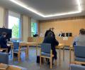 Bild: ca
Vor Arbeitsrichterin Anna Maria Richter (Mitte) saßen sich der gekündigte Chefarzt (rechts) und Jens Brockmann (links) als Vertreter der Kliniken Nordoberpfalz gegenüber.
