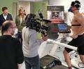 Bild: LAUFMAUS/exb
Die „TV-Löwen“ Carsten Maschmeyer (hinten, links) und Nils Glagau (daneben) waren an der OTH in Weiden zu Gast, um einen Testläufer im Biomechanik-Labor bei der Benutzung des Griffelements „Laufmaus“ zu erleben.