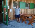Bild: wel
Auch für Nichtmitglieder steht die Tür des Mehrgenerationenhauses zu den vielfältigen Veranstaltungen und besonders zum monatlichen Ü50-Café offen. Michael Welnhofer, Vorsitzender und Präsident der Garde Grün-Weiß, freut sich auf viele Gäste.