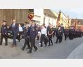 Bild: mad
Voran die Führungsspitze der Feuerwehr und Bürgermeister Maximilian Beer: 13 Wehren waren beim Florianstag in Schwarzhofen mit von der Partie.