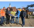 Bild: jr
Beim Baubeginn für den Straßenausbau des Urlspitzweg mit dabei waren (von links) die Ingenieure Andreas Schön (Firma Bork), Bürgermeister Klaus Meyer, Michael Thoma (Firma Grillmeier), Robert Ernstberger (Firma Bork) und Geschäftsleiter Stefan Döllinger.