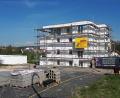 Bild: pz
Es tut sich was im Wohnungsbau im Landkreis Tirschenreuth, aber der Bedarf ist sehr groß. Wie hier in Waldsassen an der Pfaffenreuther Straße, wo früher die Brauerei Franz stand, werden vereinzelt auch wieder Projekte mit vielen modernen Wohnungen in Angriff genommen.