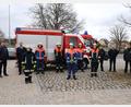 Bild: egl
Junge Aktive der Poppenrichter Feuerwehr unterziehen sich der Modularen Truppausbildung, hier mit den Kommandanten, Prüfern und Vertretern der Gemeinde.