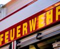 Bild: David Inderlied/dpa/Symbolbild
Auf dem Einsatzfahrzeug ist in gelber Farbe der Schriftzug „Feuerwehr“ zu lesen. In Hirschau rückten die Feuerwehrmänner zu einem Heckenbrand aus.