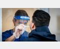 Symbolbild: Kay Nietfeld/dpa
Eine Arzthelferin nimmt einen Abstrich für einen PCR-Corona-Test. Im Landkreis Tirschenreuth gab es innerhalb einer Woche 446 positive Coronatests.