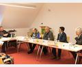 Bild: Susanne Forster
Bei der Podiumsdiskussion im Bärnauer Geschichtspark stellte Jürgen Herda (von links) Fragen an den Bärnauer Bürgermeister Alfred Stier, Ladislav Macák, Bürgermeister der Stadt Tachov (Tschechien), Jan Opl, Gemeindeoberhaupt von Tlučná (Tschechien) und den Flosser Rathauschef Robert Lindner. Ein Dolmetscher unterstützte bei der Kommunikation.