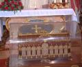 Archivbild: jr
Der Reliquienschrein der heiligen Therese von Lisieux wird in die Pfarrei St. Laurentius Konnersreuth gebracht. Er war bereits 2015 und 2007 in der Pfarrei (im Bild der damalige Diözesanbischof Gerhard Ludwig Müller beim Festgottesdienst).
