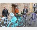 Bild: pop
Die ersten farbenfrohen Fahrräder sind in Schmidmühlen aufgestellt. Zufrieden sind die drei Bürgermeister Mathias Huger, Martin Bauer und Peter Braun (von links).
