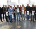 Bild: fjo
Der Bezirksverband kürt seine neuen Bezirksmeister (von links, mit Bändern) Reiner Bauer, Beatrix Daiminger, Günther Brandl. Josef Zwerenz, Alois Fischer und Josef Zöllner.