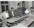 Archivbild: Thomas Dobler
Vor 70 Jahren bauten sich die Mitglieder des neu gegründeten Aero-Clubs Weiden mangels anderer Möglichkeiten ihre Segelflugzeuge selbst. Dazu hatte man in den Naabwiesen eine Werkstatt errichtet.