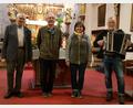 Bild: Markus Schreyer/exb
Die Maiandacht gestalteten Alwin und Frieda Zeitler sowie Josef Weidner und Organist Albert Schraml (von rechts).