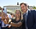 Bild: Petra Hartl
Ein Ministerpräsident zum Anfassen. In dieser Rolle fühlte sich Markus Söder am Sonntag am Rande des Oberpfalztags in Amberg sichtlich wohl.