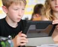 Bild: Wolfgang Steinbacher
Die Tablets sind Eigentum der Kinder. Das habe den Vorteil, dass besser auf sie aufgepasst werde, sagt Kämmerer Andreas Eckl.