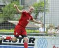 Bild: Hubert Ziegler
Manuel George in Jubelpose. Der Neukirchener brachte seine Mannschaft beim TuS Rosenberg mit 1:0 in Führung.