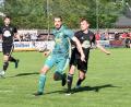 Bild: Gebert
Für den SV Mitterteich rückt der direkte Klassenerhalt in der Landesliga Nordost immer näher. Am Samstag besiegten die Stiftländer Mitkonkurrent SC Großschwarzenlohe mit 2:1. Marko Kießling (grünes Trikot) erzielte beide Treffer.