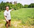 Bild: Thomas Dobler
Eigentlich idyllisch am Ortsrand der Marktgemeinde, hoch über Schwarzenfeld. Aber laut Franz Prey soll dort, wo die Bäume stehen, ein über 50 Meter hoher Funkmast errichtet werden, in unmittelbarer Nähe der vorbeiführenden Waldstraße.