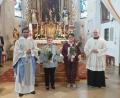 Bild: soj
Pfarrer Pater Anish George (links) und Kirchenpfleger Stefan Kausler verabschiedeten Christa Schiener und Marita Kuchenreuther (Zweite und Dritte von links) aus dem Pfarrgemeinderat.
