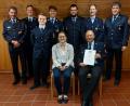 Bild: R. Kreuzer
Der Vorstand der Freiwilligen Feuerwehr Neunkirchen stellt sich neu auf. Neuer Vorsitzender ist Gerd Miederer (hinten, rechts). Der bisherige Vorsitzende Peter Rodler (sitzend, rechts) war nach 13 Jahren zurückgetreten.