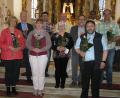 Bild: öt
Die neuen Pfarrgemeinderäte der Pfarreiengemeinschaft Neusorg-Pullenreuth wurden in der Pfarrkirche Sankt Martin Pullenreuth von Pfarrer Julius Johnrose begrüßt. Im Bild (vorne, von links): Sidonia Koller und Jasmin Beck (Neusorg), Elisabeth Michl (Pullenreuth) und Alexander Hörl (Haselbrunn) sowie (hinten, von links) Pfarrgemeinderatssprecher Robert Bauer (Haselbrunn), Andreas Sticht (Langentheilen), Diakon Harald Schraml, Eduard Wedlich (Neusorg), Pfarrer Julius Johnrose und Richard König (Neusorg). Es fehlen Verena Heinl und Stefan Roth (Neusorg) sowie Sabine Philipp (Riglasreuth) und Josef Weiß (Pullenreuth).